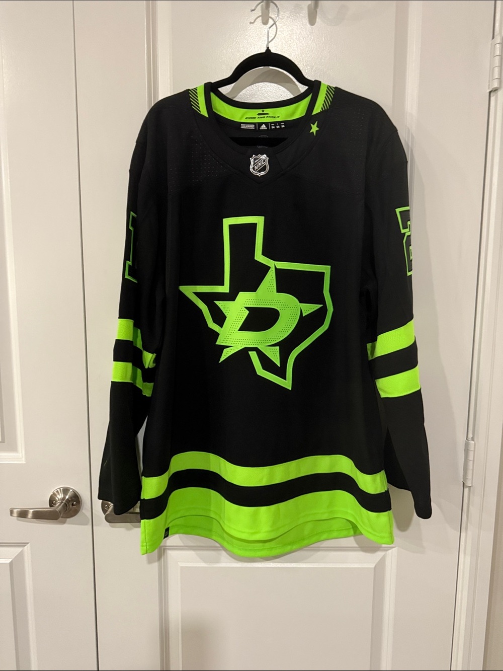 Blackout Dallas Stars Jason Robertson #21 size 54 jersey